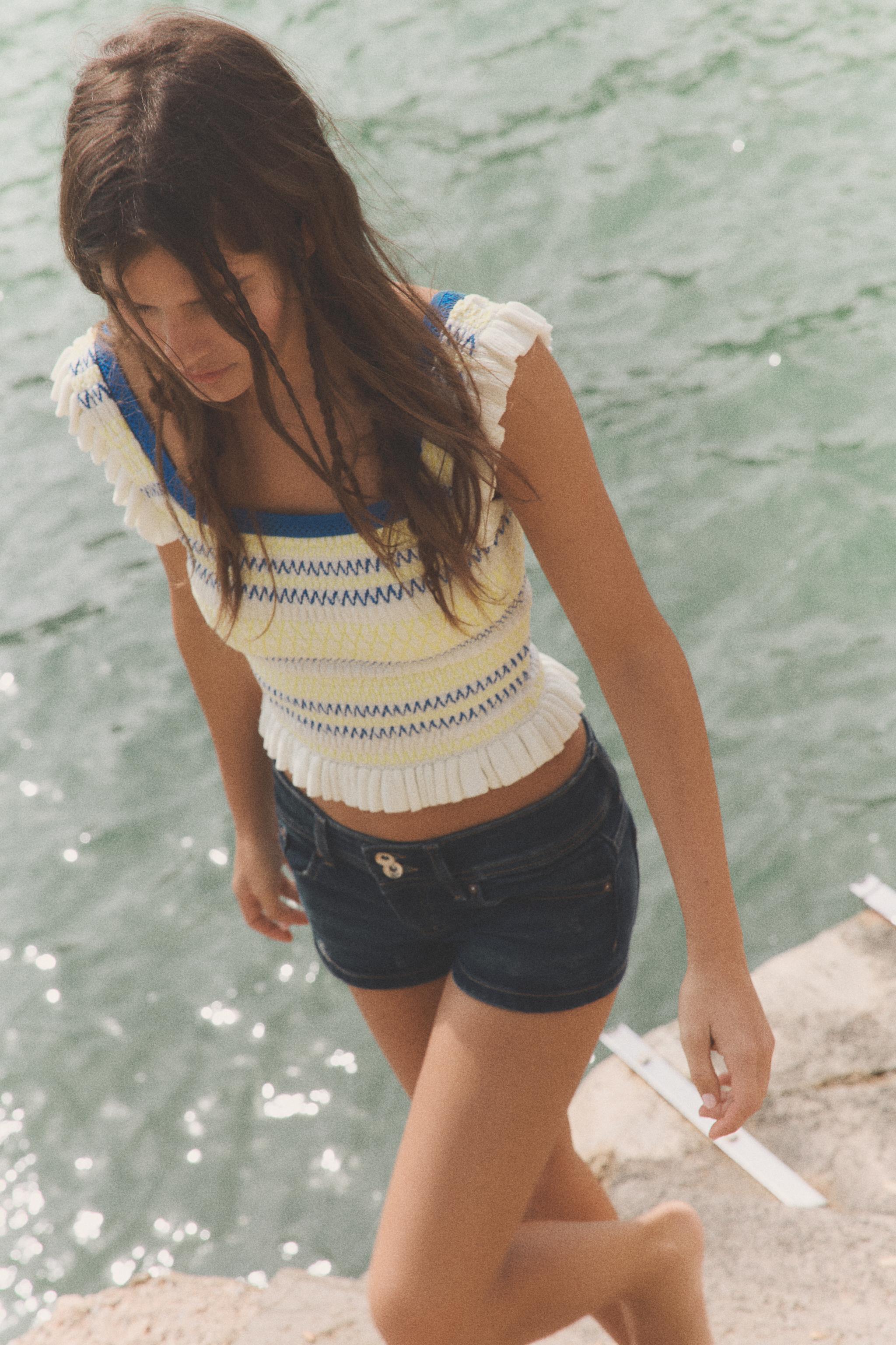 STRIPED SMOCKED TOP